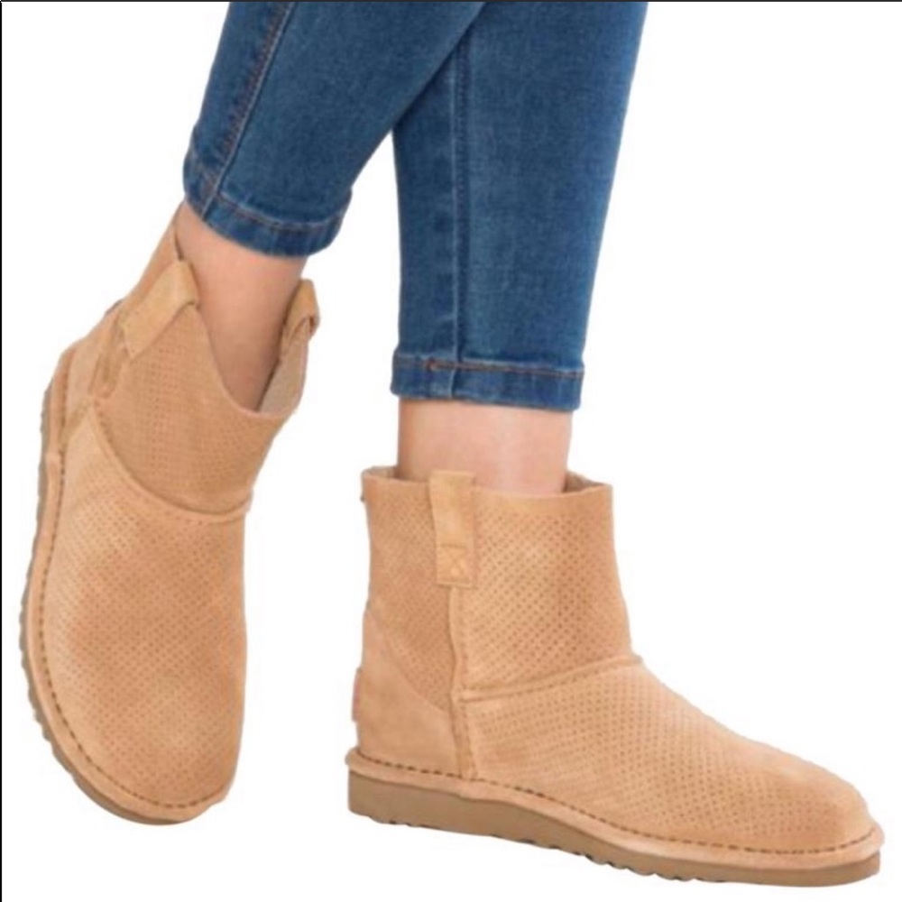 NWOB Ugg Classic Unlined Mini Perf Boot, Size 5